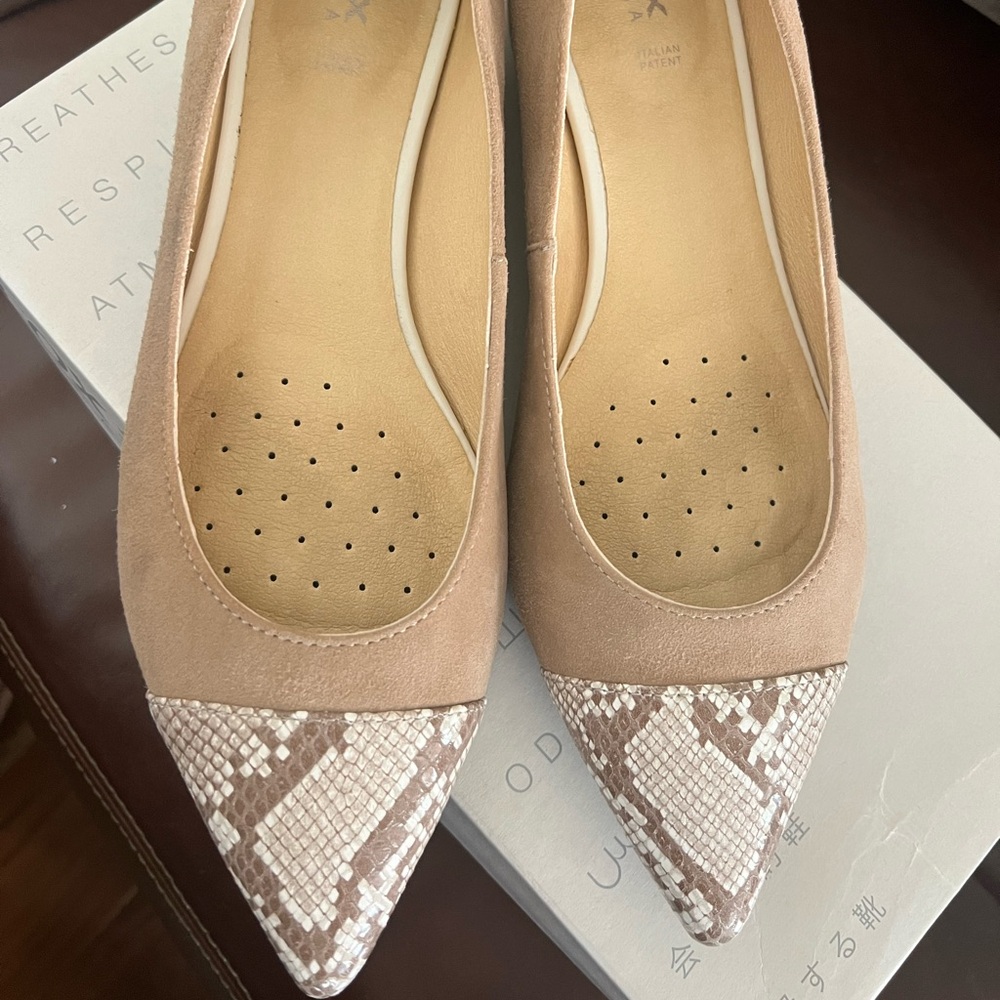 GEOX shoes in beige with snakeskin toe in size 8.5